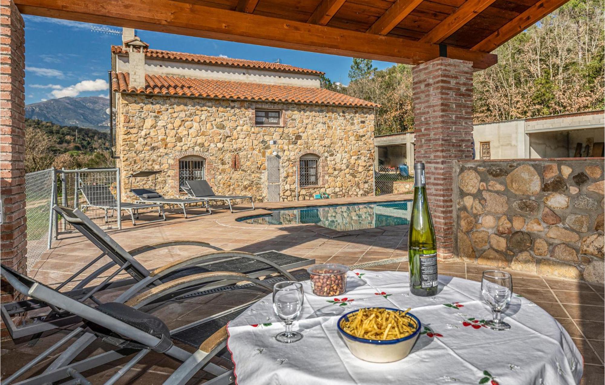 Awesome Home In Riells I Viabrea With Wifi Breda Екстериор снимка