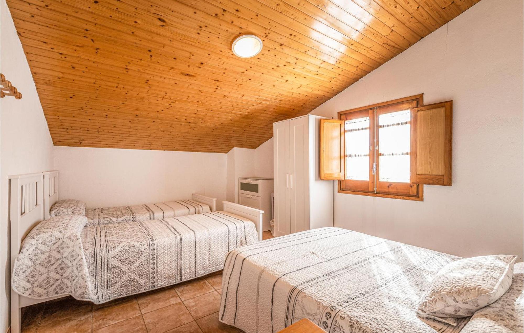 Awesome Home In Riells I Viabrea With Wifi Breda Екстериор снимка